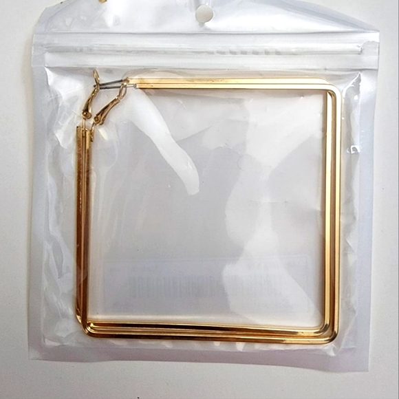 3/$15 - Geometric Hoop Earring - Picture 4 of 5